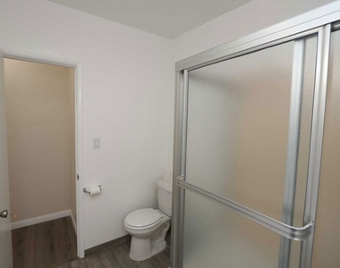 1805 Silver Lake Boulevard - Photo Thumbnail 11