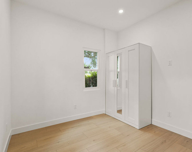 726 Pier Avenue - Photo Thumbnail 12