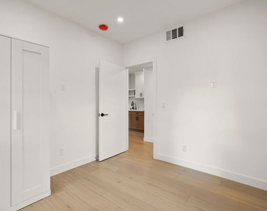 726 Pier Avenue - Photo Thumbnail 11