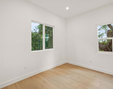726 Pier Avenue - Photo Thumbnail 10