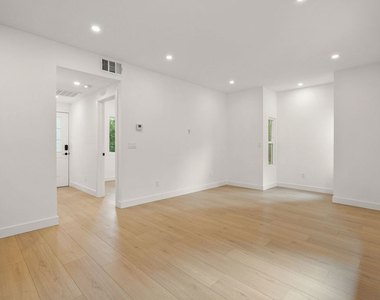726 Pier Avenue - Photo Thumbnail 4