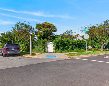 441 Dartmouth Road - Photo Thumbnail 2