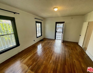 737 N Harvard Boulevard - Photo Thumbnail 21