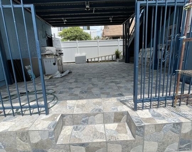 737 N Harvard Boulevard - Photo Thumbnail 3