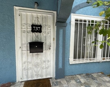 737 N Harvard Boulevard - Photo Thumbnail 6