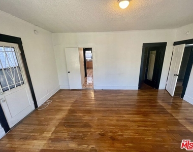 737 N Harvard Boulevard - Photo Thumbnail 22
