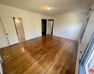 737 N Harvard Boulevard - Photo Thumbnail 20