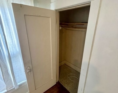 737 N Harvard Boulevard - Photo Thumbnail 16