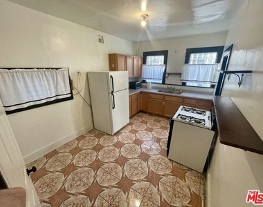737 N Harvard Boulevard - Photo Thumbnail 31