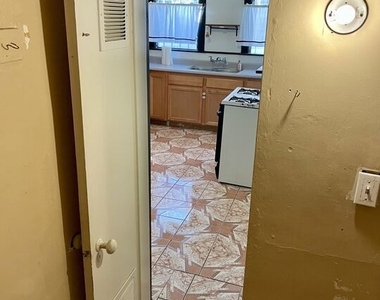 737 N Harvard Boulevard - Photo Thumbnail 29