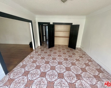 737 N Harvard Boulevard - Photo Thumbnail 12