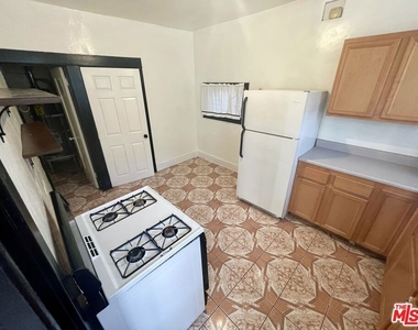 737 N Harvard Boulevard - Photo Thumbnail 26