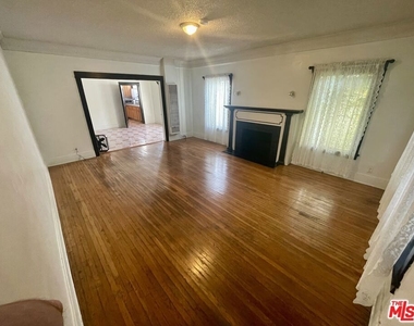 737 N Harvard Boulevard - Photo Thumbnail 9