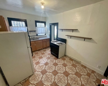 737 N Harvard Boulevard - Photo Thumbnail 27