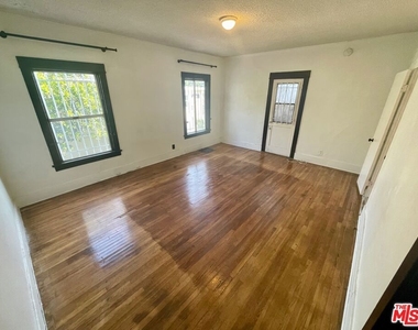 737 N Harvard Boulevard - Photo Thumbnail 18