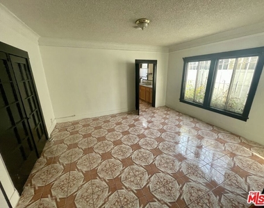 737 N Harvard Boulevard - Photo Thumbnail 13