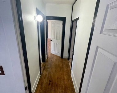 737 N Harvard Boulevard - Photo Thumbnail 15