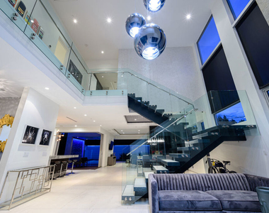 6660 Colgate Avenue - Photo Thumbnail 3