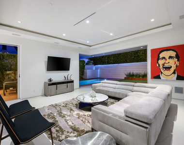 6660 Colgate Avenue - Photo Thumbnail 6