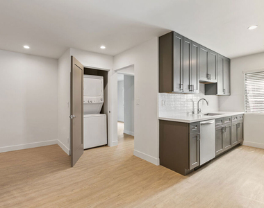 3314 S Mentone Avenue - Photo Thumbnail 5