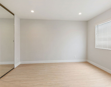 3314 S Mentone Avenue - Photo Thumbnail 12