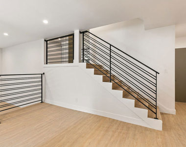 3314 S Mentone Avenue - Photo Thumbnail 4
