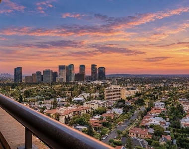 10430 Wilshire Boulevard - Photo Thumbnail 2