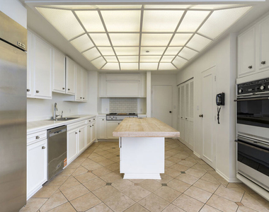 10430 Wilshire Boulevard - Photo Thumbnail 11
