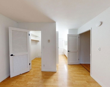1731 Colby Avenue - Photo Thumbnail 5