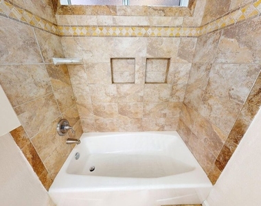 1731 Colby Avenue - Photo Thumbnail 10