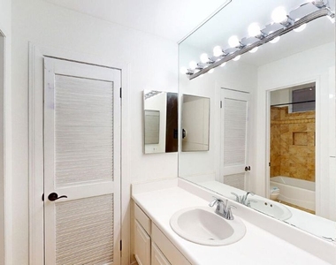 1731 Colby Avenue - Photo Thumbnail 8
