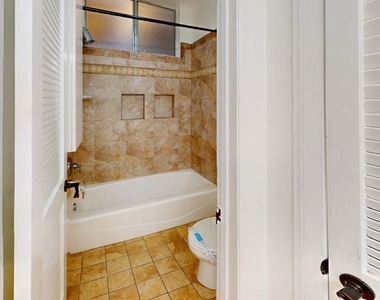 1731 Colby Avenue - Photo Thumbnail 9