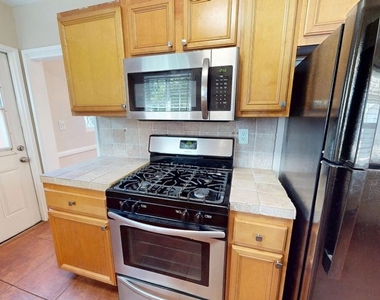 15031 Hartland Street - Photo Thumbnail 5