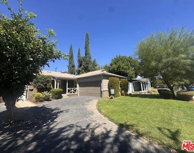 15031 Hartland Street - Photo Thumbnail 14