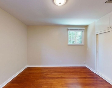 15031 Hartland Street - Photo Thumbnail 7