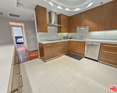 10445 Wilshire Boulevard - Photo Thumbnail 2