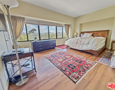 10445 Wilshire Boulevard - Photo Thumbnail 4