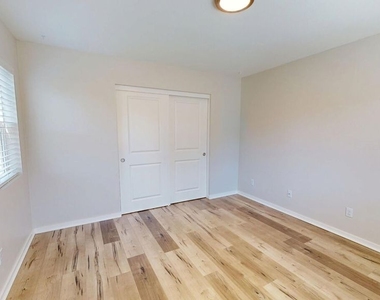 15033 Hartland Street - Photo Thumbnail 12