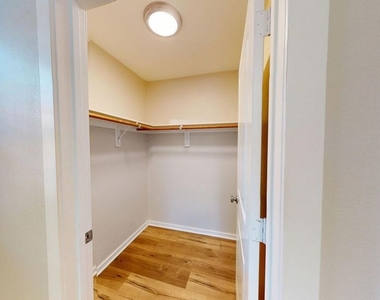 15033 Hartland Street - Photo Thumbnail 9