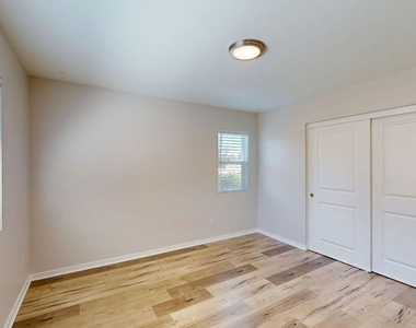 15033 Hartland Street - Photo Thumbnail 11