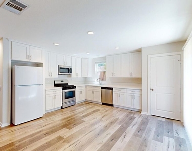 15033 Hartland Street - Photo Thumbnail 4