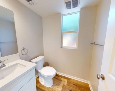 15033 Hartland Street - Photo Thumbnail 6