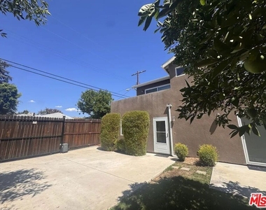 15033 Hartland Street - Photo Thumbnail 17