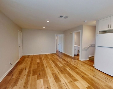 15033 Hartland Street - Photo Thumbnail 2