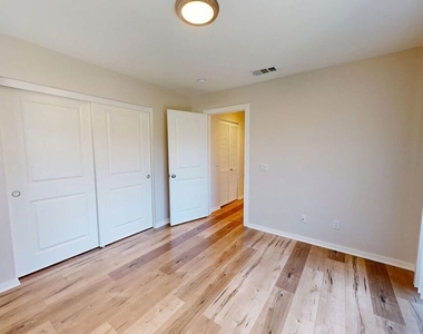 15033 Hartland Street - Photo Thumbnail 14