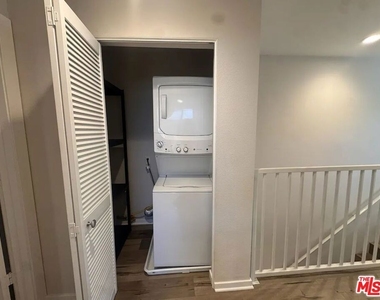 15033 Hartland Street - Photo Thumbnail 16