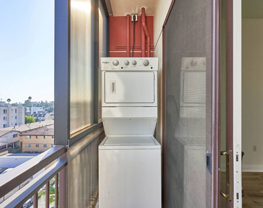 345 S Gramercy Place - Photo Thumbnail 18