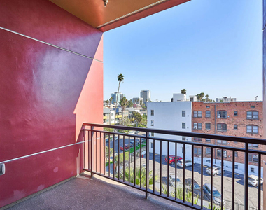 345 S Gramercy Place - Photo Thumbnail 19