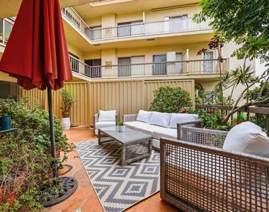 612 S Barrington Avenue - Photo Thumbnail 21