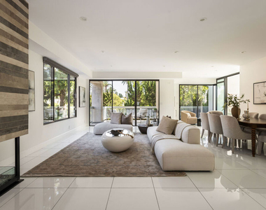 4460 Wilshire Boulevard - Photo Thumbnail 4
